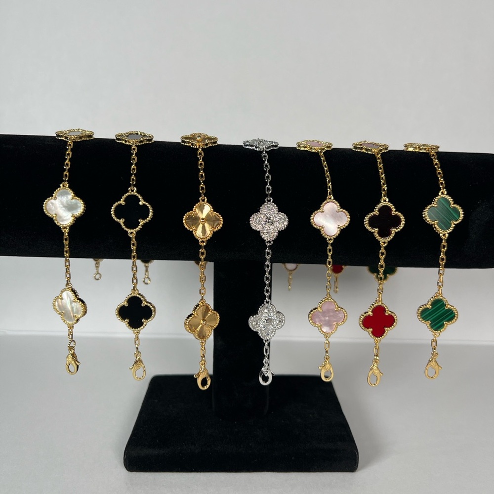 V C A Clover Bracelets - Picture 7 of 10